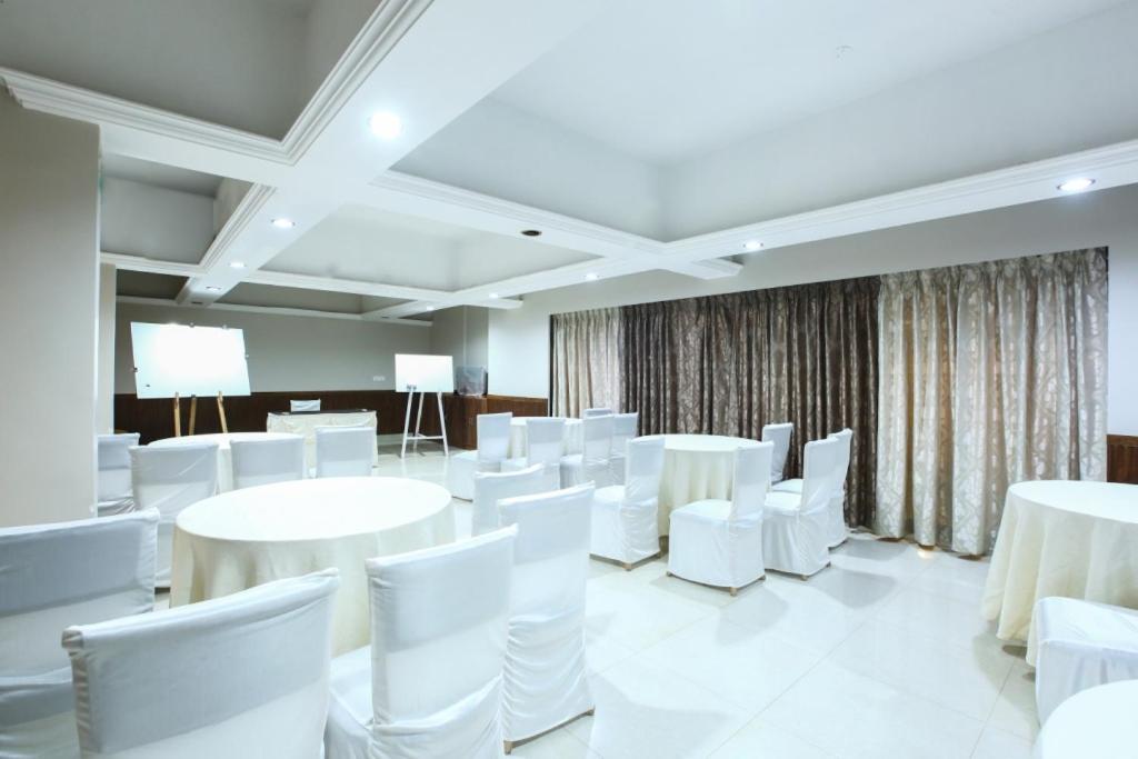 Lake View Resort Lonavala Exterior foto