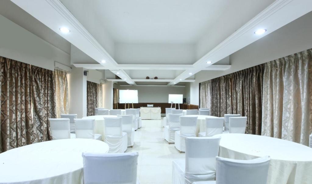 Lake View Resort Lonavala Exterior foto